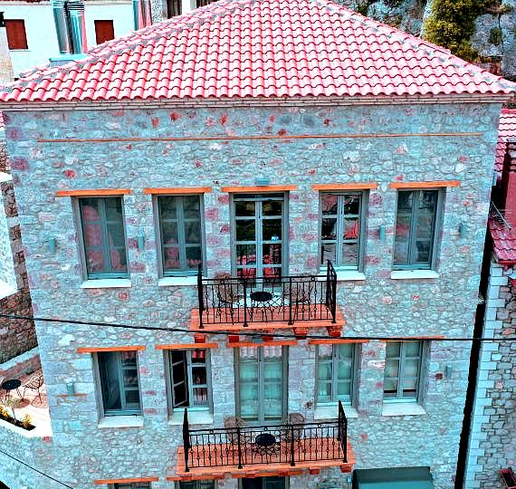 Clock Tower Arachova Suites